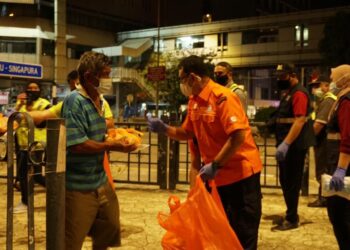 Waqaf An-Nur menganjurkan program Jalinan Ukhuwah-Sahabat Jalanan Gelandangan sekitar Johor Bahru semalam.