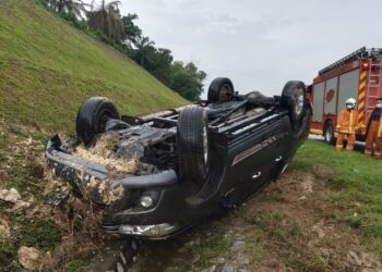 KEADAAN kenderaan yang dinaiki enam sekeluarga yang terbalik dalam kemalangan di Kilometer 242.1 Lebuh Raya Utara Selatan (arah Utara), dekat sini, petang tadi.