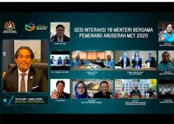 KHAIRY Jamaluddin mengadakan sesi interaktif bersama pemenang Anugerah MCY 2020 secara maya hari ini.