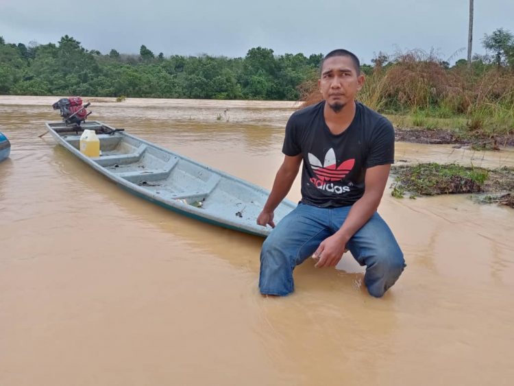  Perahu  kecil  Jeffry pengangkutan terpenting di Chenulang 