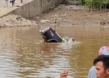 GAMBAR kenderaan tenggelam yang meragut nyawa sembilan beranak  tular dalam media sosial.