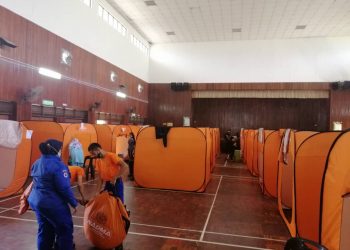 KEADAAN di Dewan Orang Ramai Kampung Sekolah, Selisik, Hulu Selangor, Selangor yang mula ditutup bermula pukul 2 petang tadi.