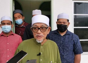 ABDUL HADI Awang sejurus selesai menyampaikan kuliah Jumaat secara dalam talian di Masjid Rusila di Marang hari ini.