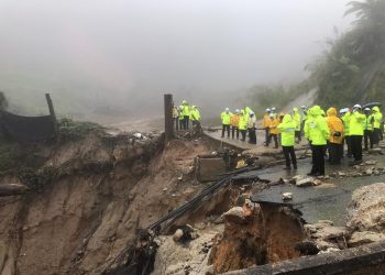 KEADAAN jalan di Kilometer 92, Jalan Gua Musang-Lojing di Tanah Tinggi Lojing, Gua Musang, Kelantan. -UTUSAN/ AIMUNI TUAN LAH