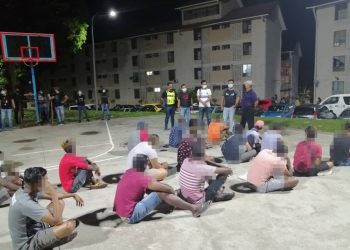 SEMBILAN individu berusia 16 hingga 47 tahun ditangkap polis dalam Op Tapis Khas di Flat Lobak, Seremban, Sabtu lalu