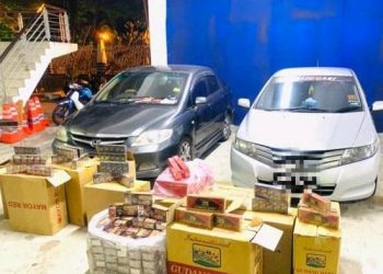 KERETA jenis Honda City dan rokok seludup yang dirampas daripada dua serbuan di daerah Klang , Selangor semalam.