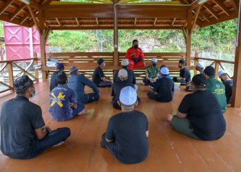 PELAJAR-pelajar maahd tahfiz menjalani pengajian seperti biasa dengan SOP ketat sepanjang PKP di Maahad Tahfiz Vokasional Aman Bestari di Wang Tepus, Jitra, Kubang Pasu. - UTUSAN/ SHAHIR NOORDIN 