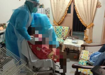 MAYAT seorang wanita ditemukan di dalam sebuah rumah di flat Padang Tembak, Ayer Itam, Pulau Pinang malam tadi.-IHSAN BOMBA