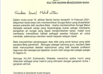 WARKAH penghargaan Sultan Nazrin Muizzuddin Shah atas usaha dan sifat terpuji seorang guru, Ismail Mohd. Zain atas kerja rutin membersihkan Sungai Balun di Slim River daripada sampah sarap.