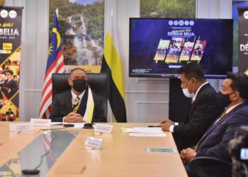 SAARANI Mohamad (kiri) pada sidang media secara maya Persidangan Dewan Belia Negeri Perak di Ipoh hari ini. -IHSAN PEJABAT MB PERAK