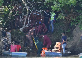 MAYAT Muhammad Aidil Che Ramli, 20, ditemukan Pasukan Penyelamat Di Air (PPDA), Balai Bomba dan Penyelamat (BBP) Kuala Terengganu kira-kira 15 meter di dasar sungai, pada pukul 4.37 petang. 