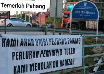 KAIN rentang penolakan lantikan Hamzah Jaafar sebagai ketua Pejuang Pahang di Temerloh, Pahang.