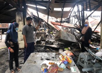 DERETAN gerai musnah terbakar, empat beranak tinggal sehelai sepinggang 