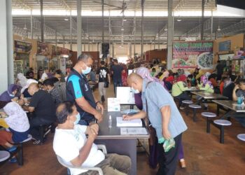 SUASANA di Pasar Payang 2 kembali meriah dan pengunjung mematuhi prosedur operasi standard (SOP) Covid-19 ditetapkan sebelum memasuki premis berkenaan.