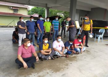 SEBAHAGIAN warga Bangladesh yang ditahan Jabatan Imigresen Selangor dalam sebuah operasi di Seksyen 7, Shah Alam, Selangor. - GAMBAR IHSAN JABATAN IMIGRESEN SELANGOR