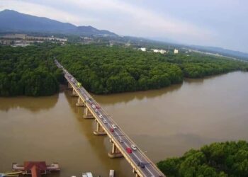 Kerajaan saran industri jadikan sungai sebagai `anak angkat' bagi menjaga sumber air negara.