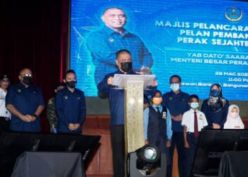 SAARANI Mohamad berucap pada pelancaran Roadmap Pelan Pembangunan Perak Sejahtera 2030 di Bangunan Perak Darul Ridzuan di Ipoh.