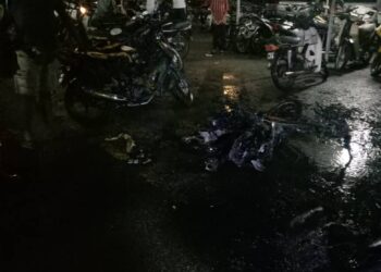 SEBANYAK lima buah motosikal hangus dalam kejadian kebakaran di kawasan parkir terbuka Blok 362, Lebuh Maccalum, Georgetown, Pulau Pinang, Ahad lalu dipercayai angkara cemburu.