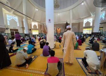 AKTIVITI mengimarahkan masjid dan surau sepanjang Ramadan termasuk solat tarawih serta moreh dibenarkan dijalankan di Pulau Pinang sepanjang Ramadan.