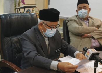 ABDUL HALIM Tawil ketika sidang akhbar di Pejabat Jabatan Mufti Negeri Melaka. - UTUSAN/DIYANATUL ATIQAH ZAKARYA