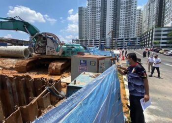 SISTEM perpaipan yang masih dalam proses untuk disiapkan menimbulkan tanda tanya pembeli apabila CCC bagi perumahan itu sudah diperolehi terlebih dahulu di Residensi Tebrau di Jalan tebrau, Johor Bahru di Johor. -UTUSAN/MOHAMAD FAIZAL HASHIM