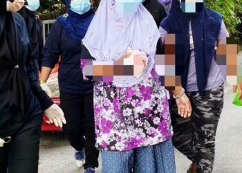 DUA wanita yang ditahan anggota AADK kerana disyaki menagih pil kuda menerusi Ops Hawa di Pasir Puteh, Kelantan semalam.