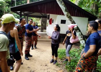 DUA beranak diselamatkan pendaki dan anggota bomba selepas sesat di atas Bukit Cendana, Pulau Tikus, Pulau Pinang.