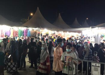 PIHAK penganjur bazar Aidilfitri di Bertam, Kepala Batas, Pulau Pinang diberikan notis amaran oleh pihak berkuasa selepas didapati sesak dan gagal mengawal jumlah kehadiran pengunjung.