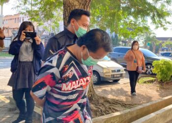 LELAKI berusia 45 tahun mengaku tidak bersalah di Mahkamah Sesyen Butterworth, Pulau Pinang atas 13 pertuduhan merogol dan melakukan amang seksual terhadap anak perempuannya sejak 12 tahun lalu.