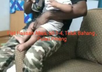 TANGKAP layar video seorang lelaki memberi minuman tin dipercayai arak kepada bayi yang tular di dalam media sosial sehingga menimbulkan kemarahan orang ramai.