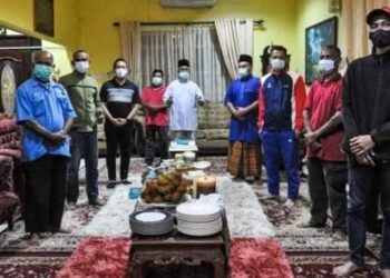 GAMBAR yang tular dalam media sosial mendakwa sambutan Hari Bapa Timbalan Menteri Perumahan dan Kerajaan Tempatan di kediamannya di Sungai Ling di Maran, Pahang.