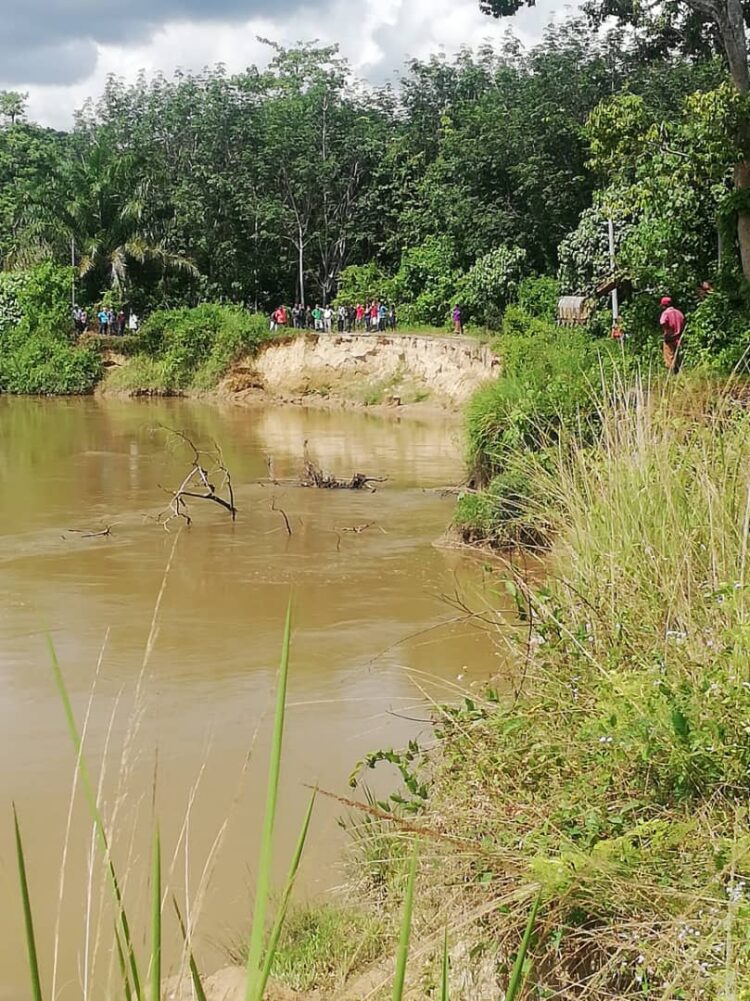 Lelaki Jatuh Sungai Dikhuatiri Lemas Utusan Malaysia 4382