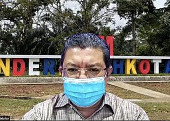 SAIFUDDIN Abdullah dalam satu pertemuan bersama media secara maya selepas melancarkan Program e-Tuisyen Parlimen Indera Mahkota di Kuantan, Pahang. - UTUSAN/ DIANA SURYA ABD WAHAB