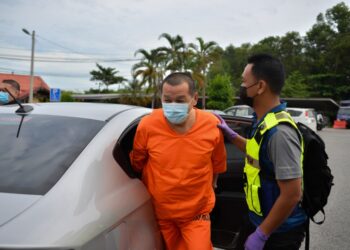 ONG Chow Lee ketika dibawa ke Mahkamah Majistret Marang, Terengganu hari ini. - PUQTRA HAIRRY ROSLI