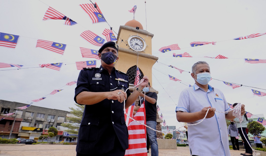 Pasukan khas polis pantau premis dine-in - Utusan Digital