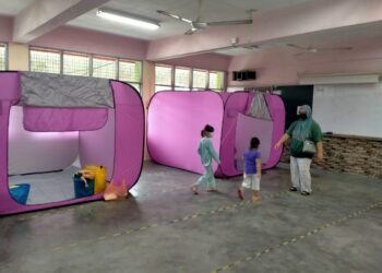 PPS yang dibuka di SK Melayu Raya bagi menempatkan 19 mangsa banjir di Pontian, Johor.