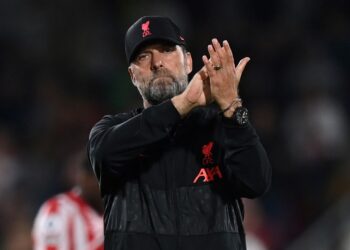 PENGENDALI Liverpool, Jurgen Klopp, mengakui pasukan lawan berhak menjaringkan tiga gol dengan corak permainan yang ditunjukkan dalam penampilan pertama dalam tempoh 74 tahun di liga utama England.- AFP