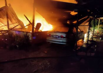 KEADAAN rumah mangsa yang terbakar di Pasir Panjang, Sekinchan, Selangor, awal pagi tadi.