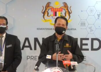 NOOR Hisham Abdullah berucap pada sidang akhbar khas di Kementerian Kesihatan, Putrajaya hari ini. – KEMENTERIAN KESIHATAN