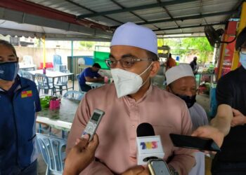 MOHD. Rafiq Naizamohideen ketika ditemui pemberita di Telok Mas, Melaka. - UTUSAN/DIYANATUL ATIQAH ZAKARYA