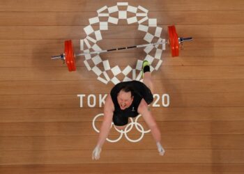 ATLET angkat berat New Zealand, Laurel Hubbard muncul peserta transgender pertama menyertai Sukan Olimpik, yang berlangsung di Tokyo, Ogos lalu.- AFP