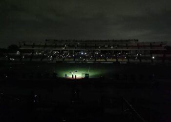 Stadium Hang Jebat mengalami gangguan bekalan elektrik ketika ini. - Foto ihsan pembaca