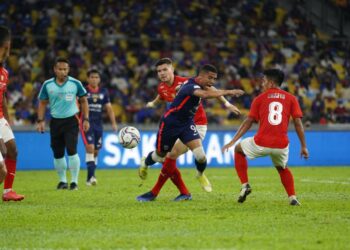 AKSI perlawanan akhir Piala Malaysia 2021 melibatkan JDT dengan KL City di Stadium Nasional, Bukit Jalil, hari ini. - UTUSAN/FARIZ RUSADIO