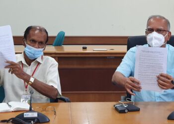 P. RAMASAMY (kanan) dan M. Ramachandran dalam sidang akhbar mengenai perarakan Thaipusam di Komtar, Georgetown, Pulau Pinang hari ini.