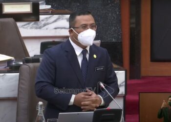 AMIRUDIN Shari menjelaskan jumlah vaksin dalam Program SelVax Industri yang masih belum terjual dan bercadang untuk memasarkannya di luar negara, pada Sidang DUN di Bangunan Annex, Bangunan SUK, Shah Alam, Selangor, hari ini. - GAMBAR SELANGOR TV