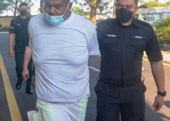 SEORANG bekas pegawai bank mengaku tidak bersalah di Mahkamah Sesyen Butterworth, Pulau Pinang hari ini atas 14 pertuduhan menerima wang tunai hasil aktiviti haram berjumlah RM3.41 juta pada 2017 hingga 2019. - UTUSAN/MUHAMMAD IQBAL HAMDAN