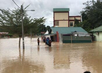 KEADAAN banjir di Sekolah Tahfiz Kampung Panchor, Durian Tunggal, Melaka.