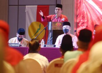 NUR Jazlan Mohamed ketika berucap pada Mesyuarat UMNO Bahagian Pulai di Johor Bahru, Johor.