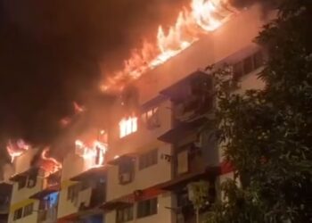 KEBAKARAN di Flat Sri Johor dekat Cheras. - MEDIA SOSIAL