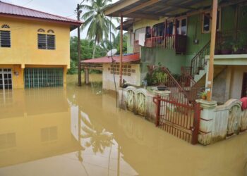 KAMPUNG Guchil 7, Kuala Krai kini kosong selepas semua penduduk dipindahkan ke PPS terdekat sejak semalam. - UTUSAN/BAHRUDDIN HATTA